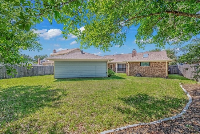 Building Photo - 1806 Rosebud Ct