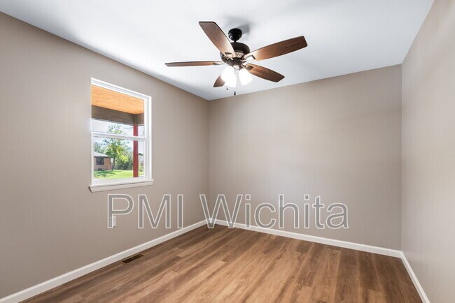 Building Photo - 1147 Inverness Dr