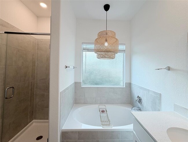 Building Photo - 928 Legends Ln