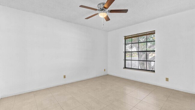 Building Photo - 2900 Olivewood Terrace