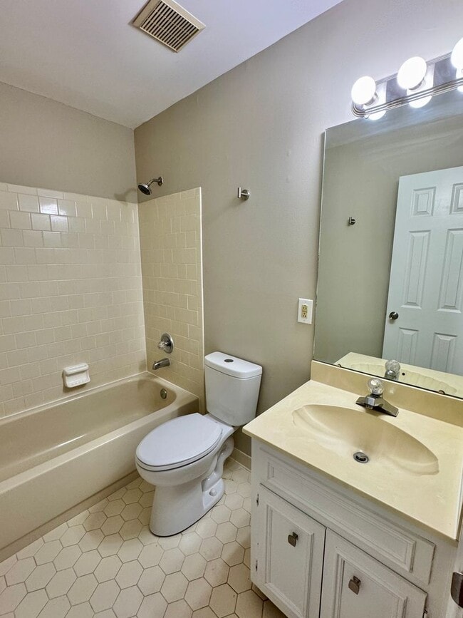 Building Photo - 3-Bedroom patio home with so much to love!