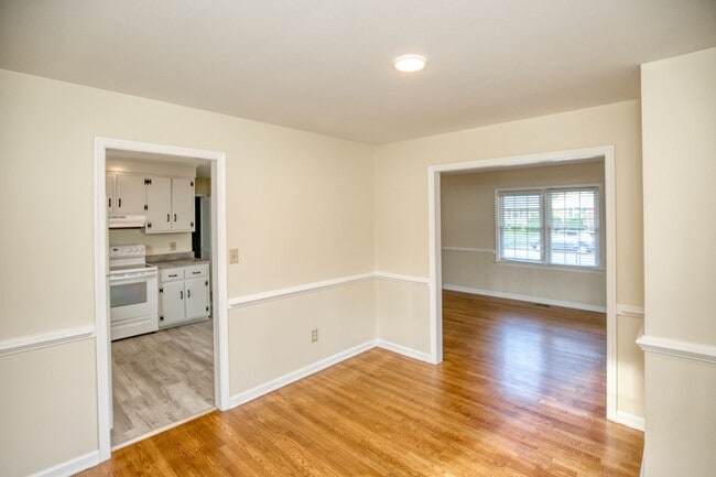 Building Photo - Great Location in Williamsburg!