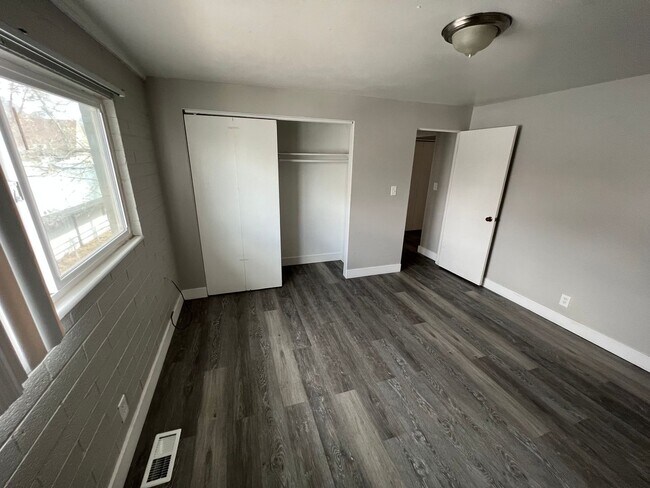 Building Photo - Highland West Apartments