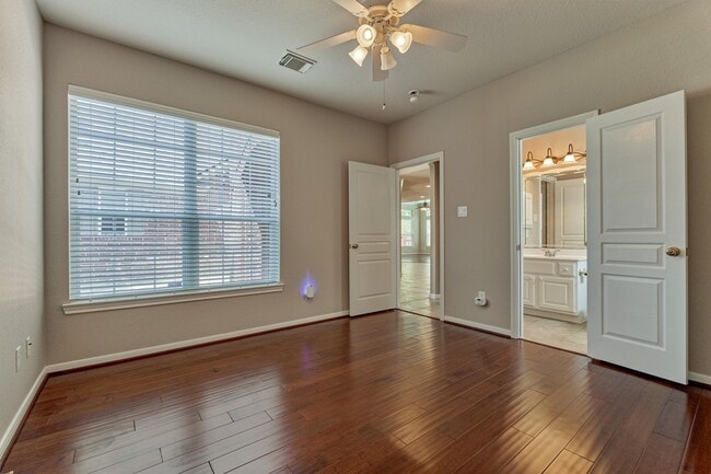 Building Photo - 30 Desert Rose Pl