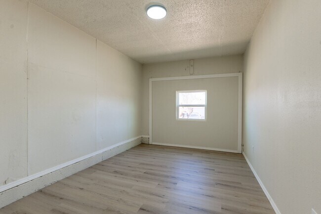 Building Photo - 5113 S Briarwood Dr