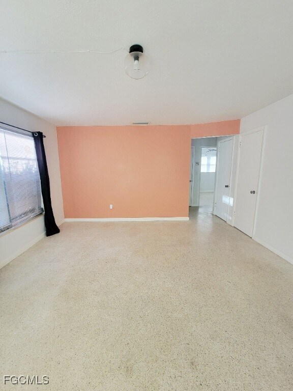 Building Photo - 25 Maple Ave N