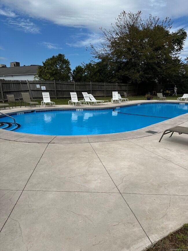 Building Photo - 2422 Harbor View Dr