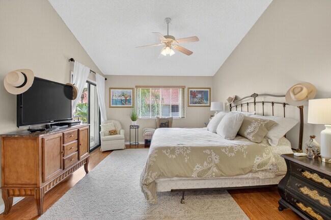 Building Photo - 7677 Lexington Club Blvd