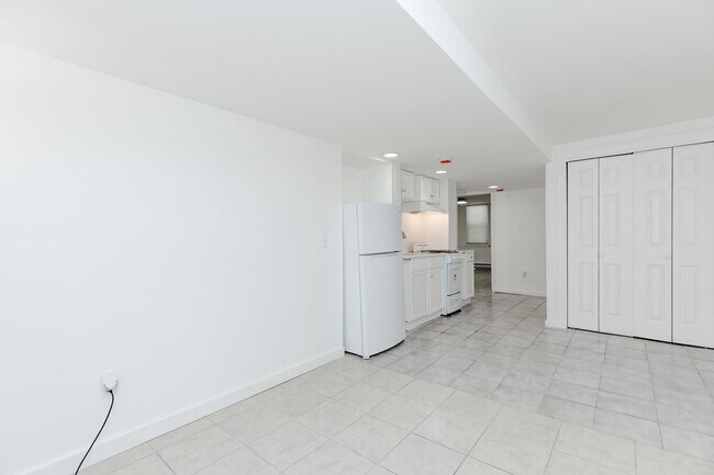 Building Photo - 121 67th St