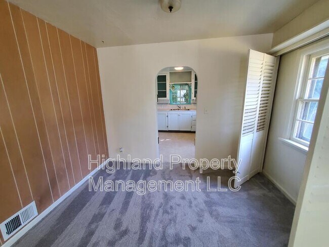 Building Photo - 152 SE Water St