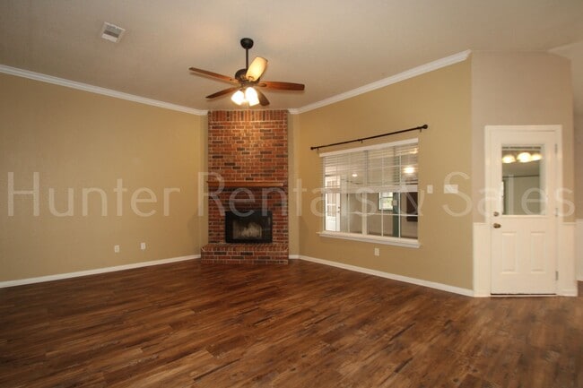 Building Photo - Walker Place Beauty