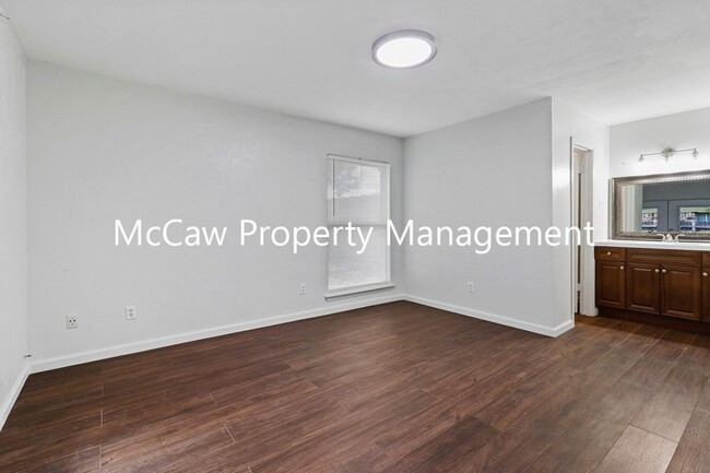 Building Photo - Coming Soon! Fantastic 2/1 Duplex in Mesqu...