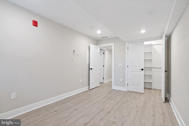 Building Photo - 408 N Front St