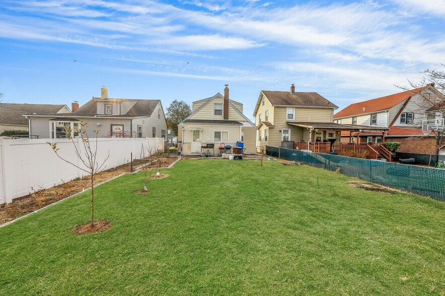 YARD - 188 Luddington Ave