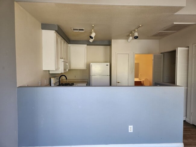 Building Photo - Cozy Condo in the Heart of Green Valley