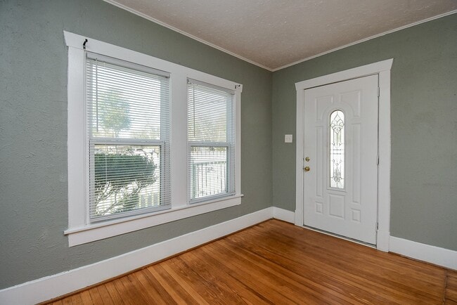 Building Photo - 8158 Niles St