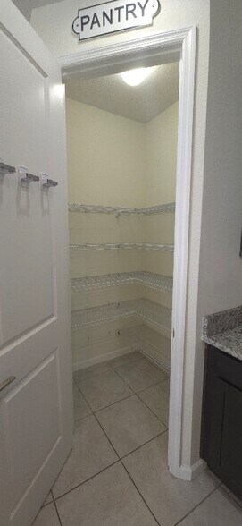 Building Photo - 5631 Western Sun Dr