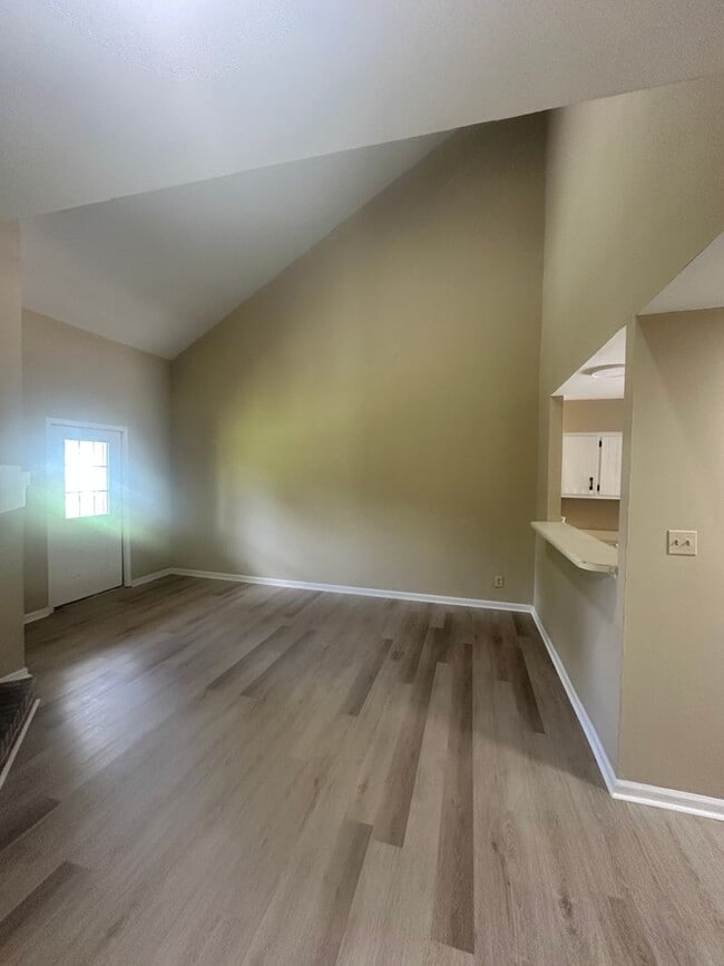 Building Photo - 2 Bedroom/2 Bath Townhome in Valdosta