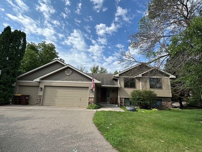 Building Photo - 4965 Credit River Dr