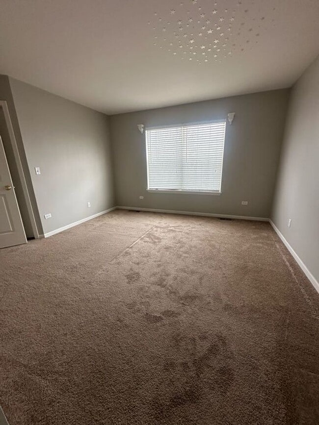 Building Photo - Move-In Ready 3Br 2Ba