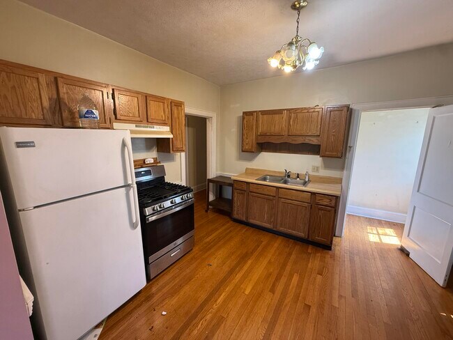 Building Photo - 608 Kastle Rd