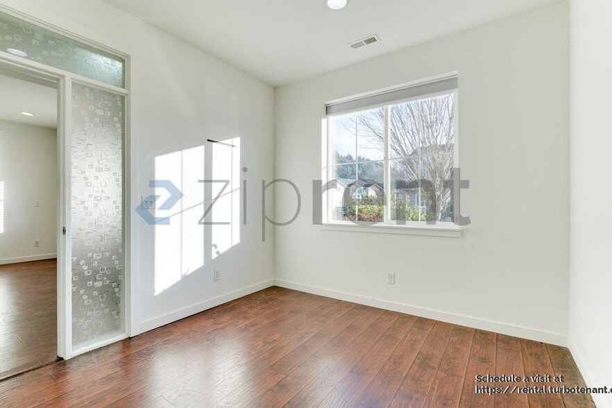 Building Photo - 1521 50th St NE