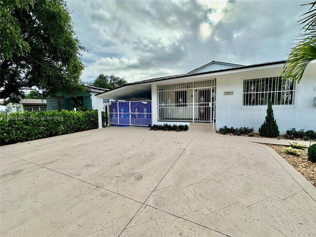 Building Photo - 3525 SW 92nd Ave
