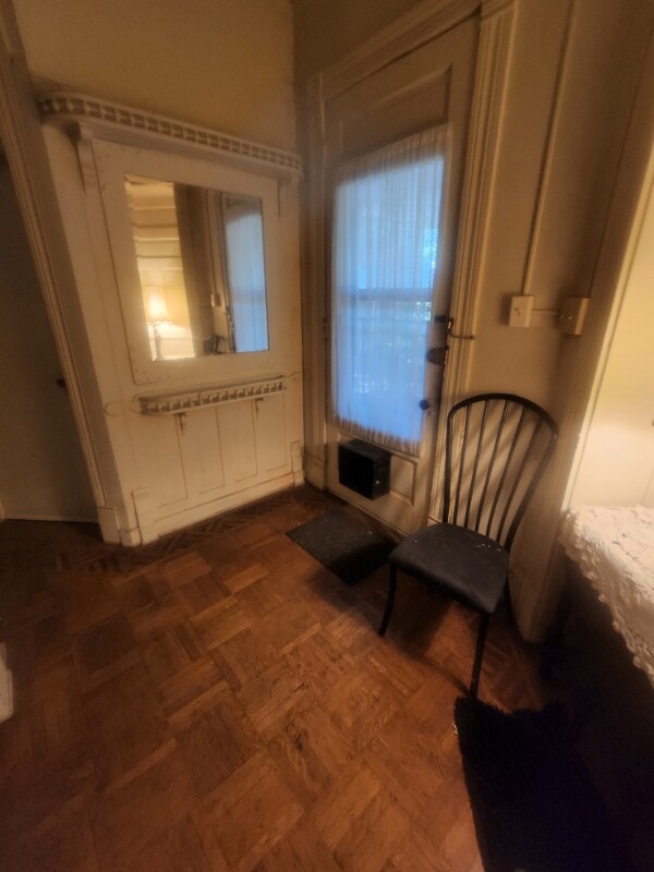 Building Photo - 816 W William St