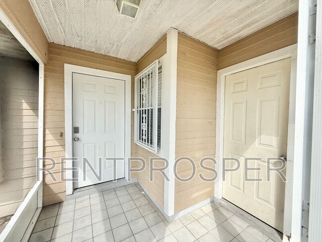 Building Photo - 3604 Spring Land Dr