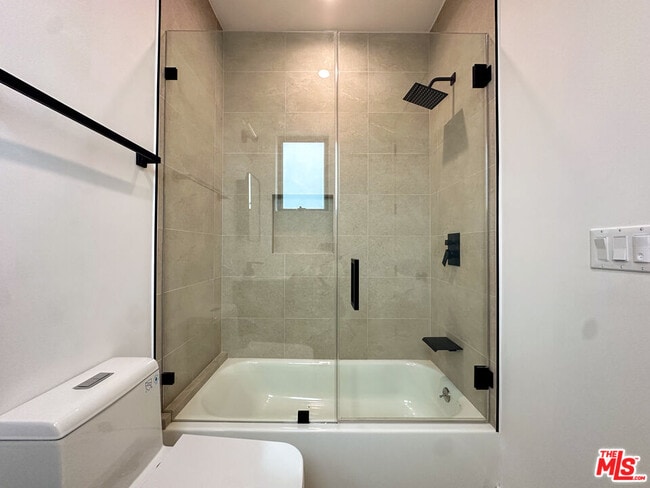 Building Photo - 13841 Burbank Blvd