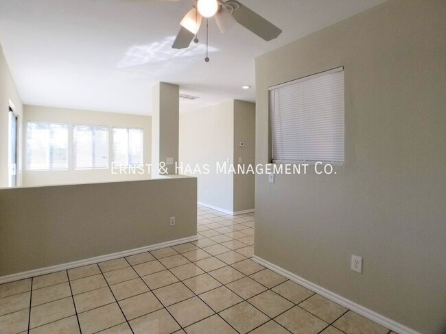 Building Photo - Beautiful 3 Bedroom 2 Bath Top Floor Condo...