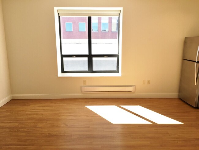 Building Photo - 875 Elm St