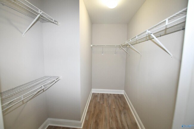 Building Photo - 486 SW Sussex Dr