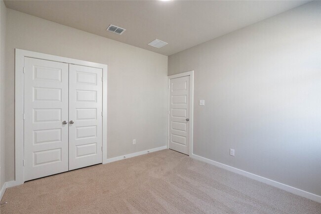 Building Photo - 712 Melody Hl Dr