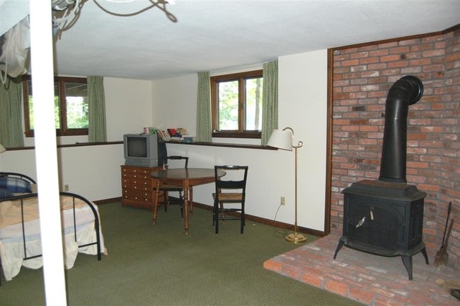 Building Photo - 18 Island View