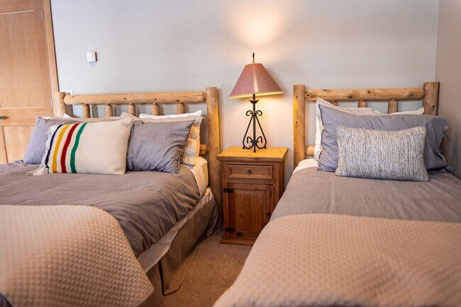 Building Photo - Immaculate Spanish Peaks Condo with Hot Tub & Pool Access