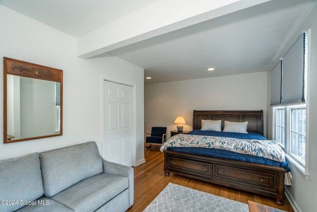 Building Photo - 41 Walton St