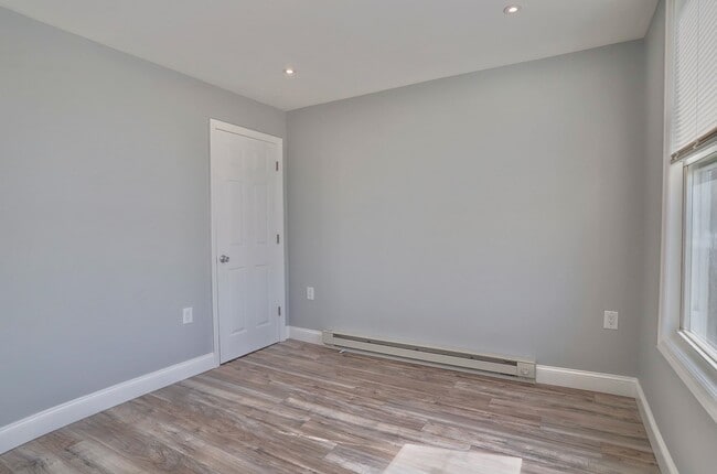 Building Photo - 237 Whiton St