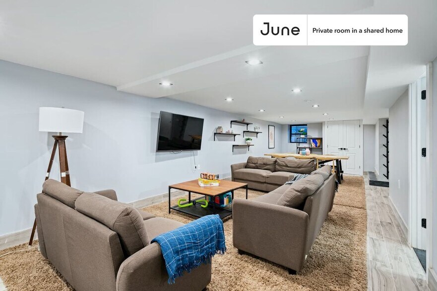 Building Photo - Room in Shared 8.0 bed/8 bath home