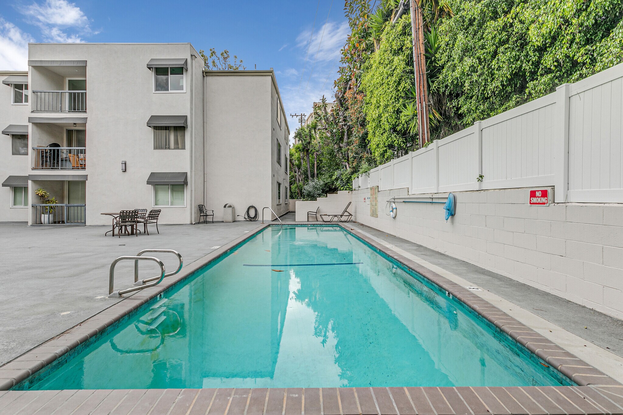 Building Photo - 8535 N West Knoll Dr