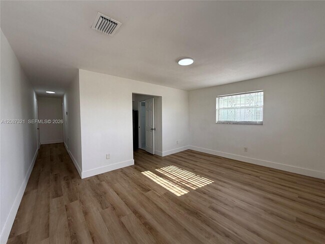Building Photo - 8860 SW 32nd St