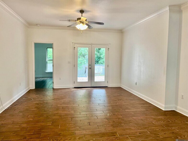 Building Photo - 10836 Field Pointe Dr