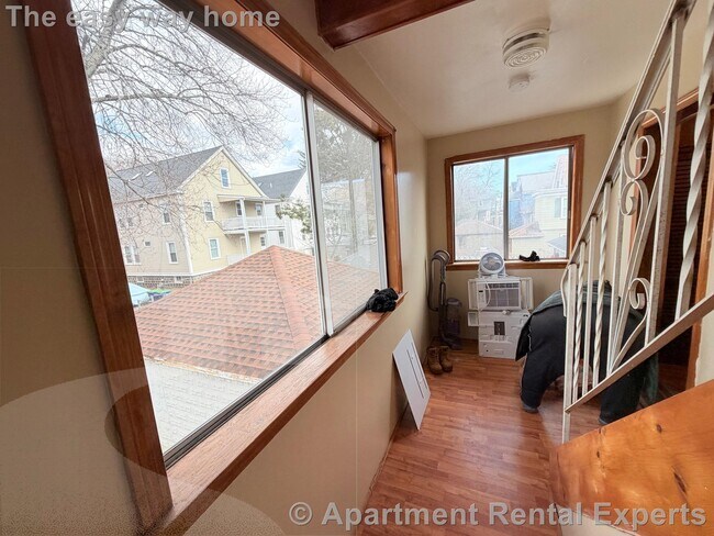 Building Photo - 27 Conwell Ave