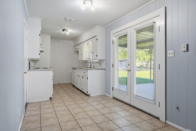 Building Photo - 908 TX-243