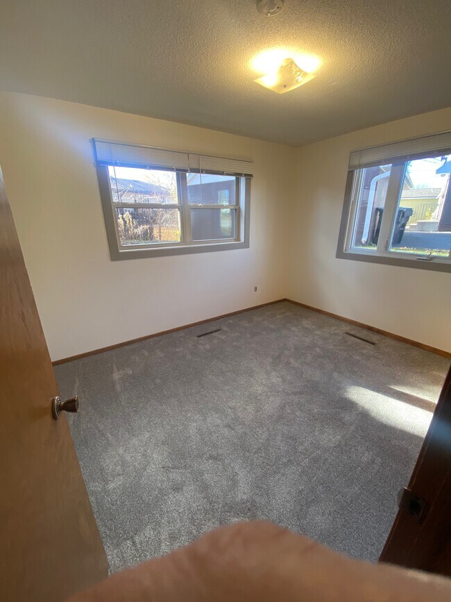 Bedroom 1 - 1912 Valleyhigh Dr NW