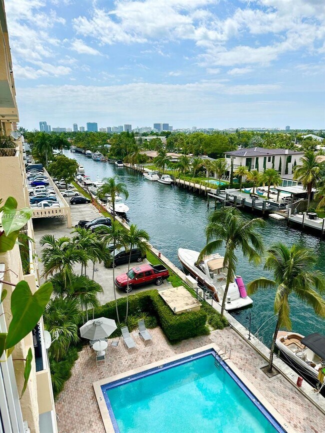 Building Photo - 2350 NE 135th St