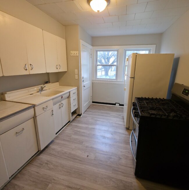 Building Photo - 3219 W 114th St