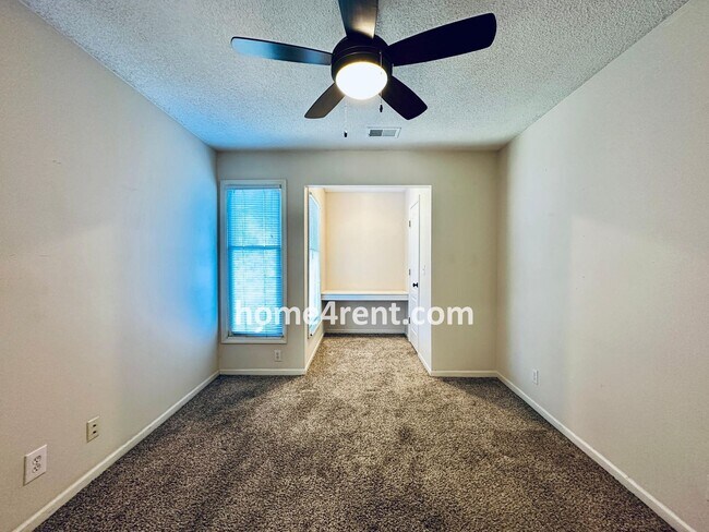 Building Photo - Blue Valley Northwest home on a cul-de-sac w/ granite counters, ss appliances and fenced yard!