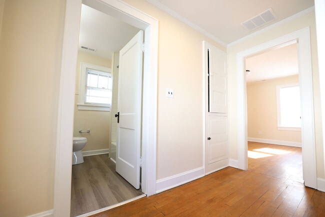 Building Photo - 552 S Terrace Ave