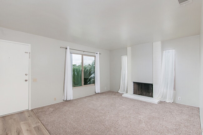 Building Photo - 3 Bedroom, 2 Bath 1374sf Detached condo in Mesa Village 92126.